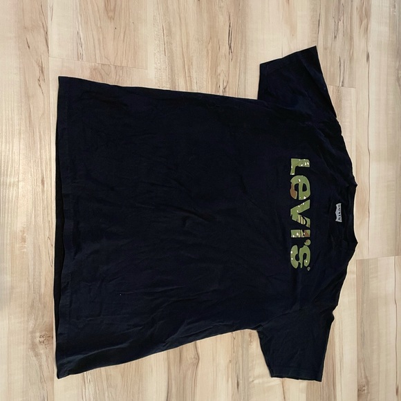 levis tee - Picture 2 of 3